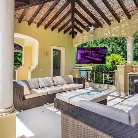 Sleeps 14 With Pool Air Con And Wifi Villa Quinta do Lago