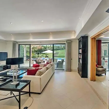 Sleeps 14 With Pool Air Con And Wifi Quinta do Lago