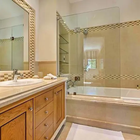 Sleeps 14 With Pool Air Con And Wifi Vila *