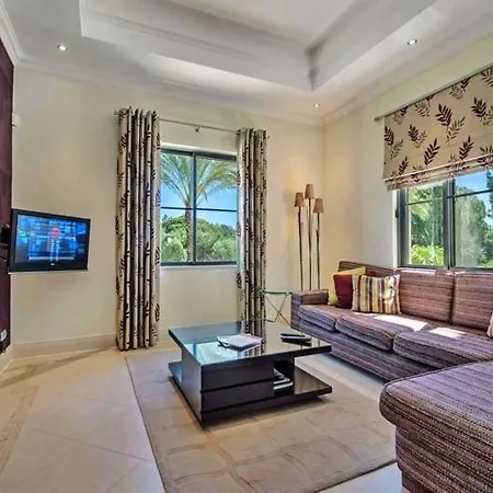 Villa Sleeps 14 With Pool Air Con And Wifi
