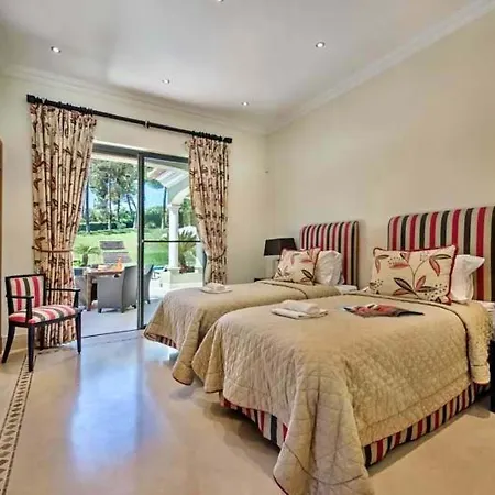 Villa Sleeps 14 With Pool Air Con And Wifi Quinta do Lago