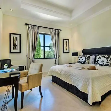 Sleeps 14 With Pool Air Con And Wifi Villa