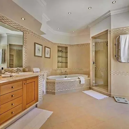 Sleeps 14 With Pool Air Con And Wifi *