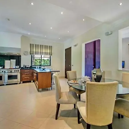 Villa Sleeps 14 With Pool Air Con And Wifi Quinta do Lago
