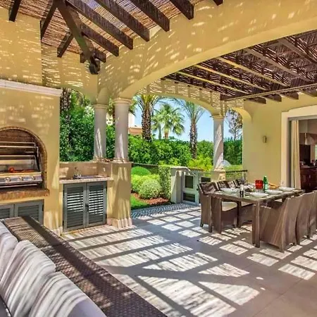 Vila Sleeps 14 With Pool Air Con And Wifi