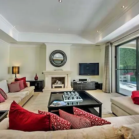 Vila Sleeps 14 With Pool Air Con And Wifi *