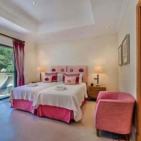 Vila Sleeps 14 With Pool Air Con And Wifi *