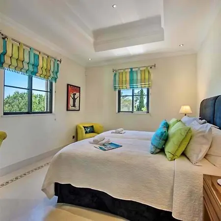 Sleeps 14 With Pool Air Con And Wifi 빌라 *