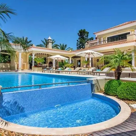빌라 Sleeps 14 With Pool Air Con And Wifi