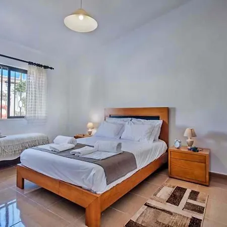 Sleeps 14 With Pool Air Con And Wifi Villa